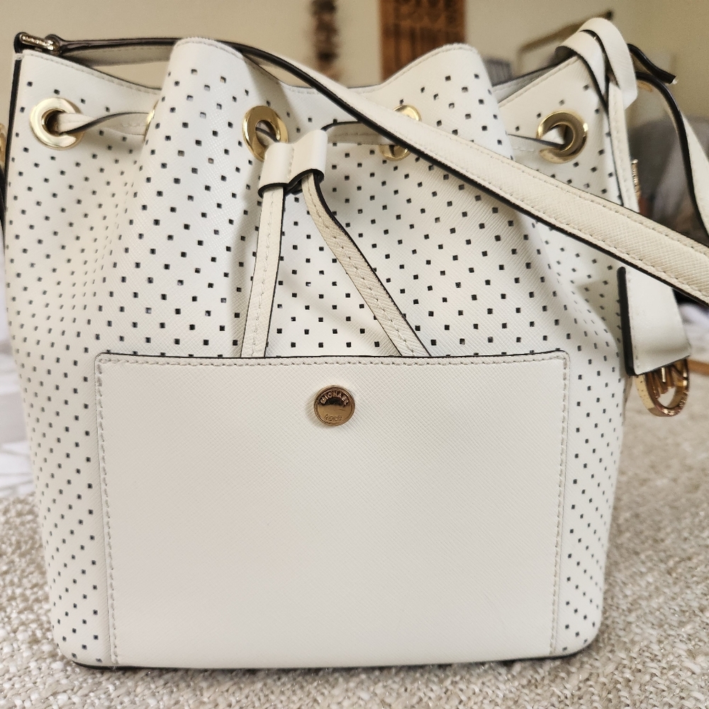 MICHAEL KORS BUCKET BAG